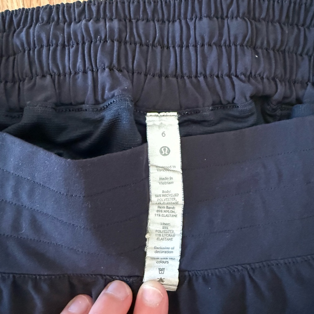 Black Lululemon Hotty Hot Shorts Size 6 2.5” - Picture 3 of 4
